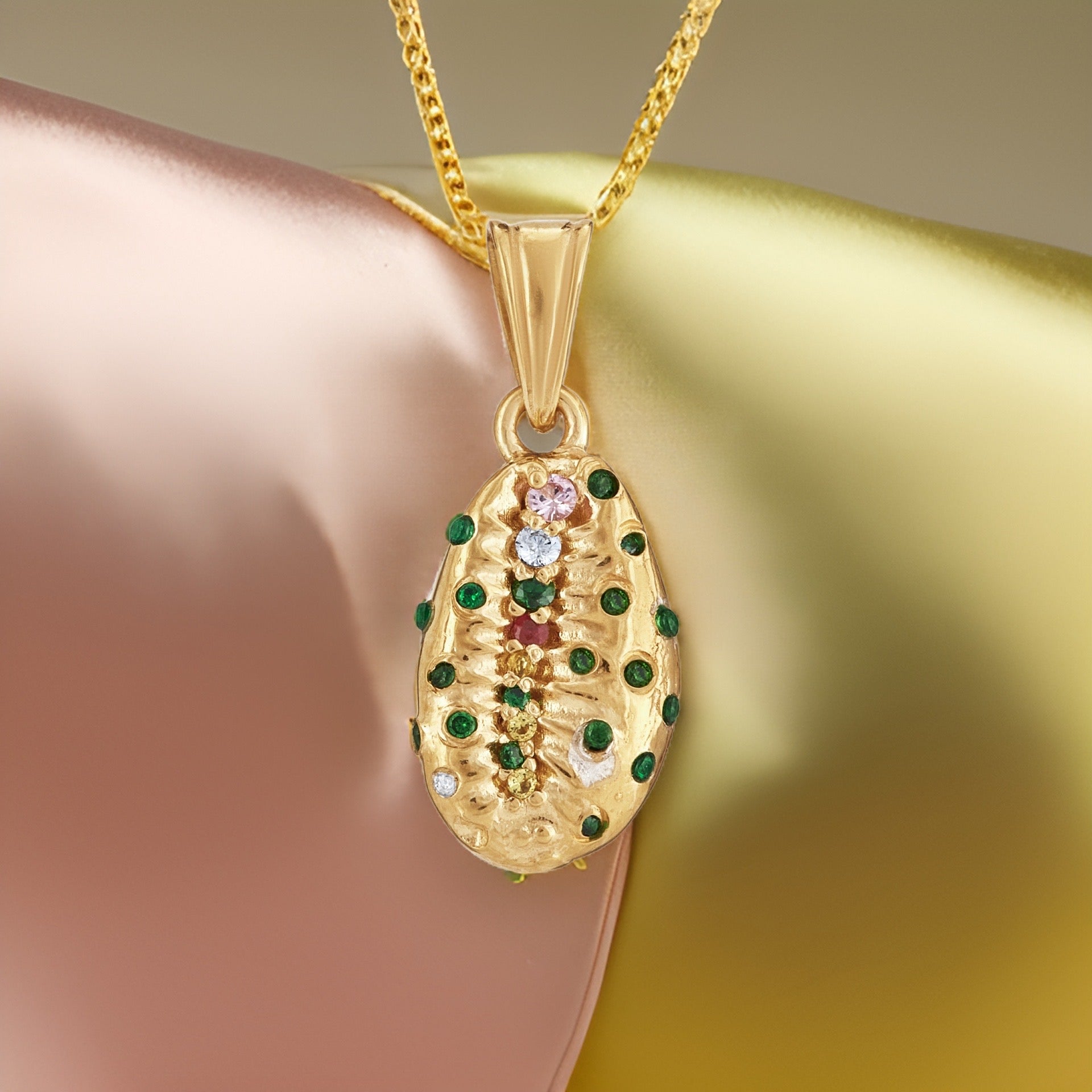 Cowrie Bead 18ct Gold Pendant